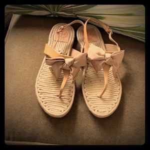 Tory Burch 21148504 “Camellia Pink” thong saffiano